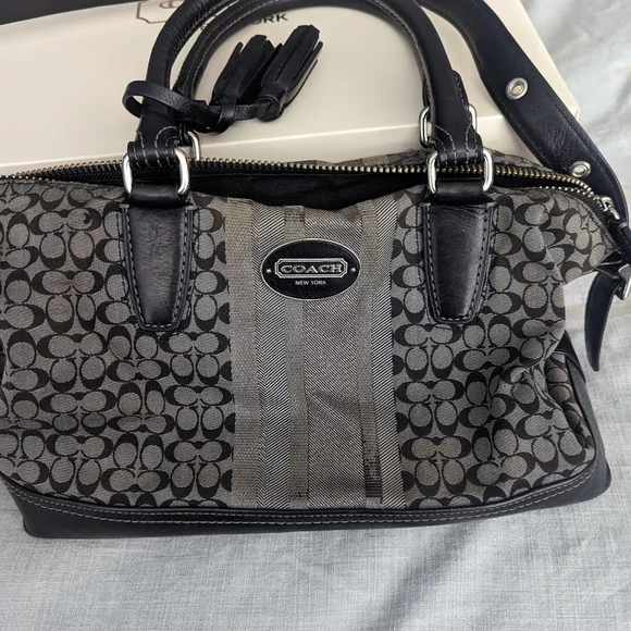 Purse - Picture 2 of 3